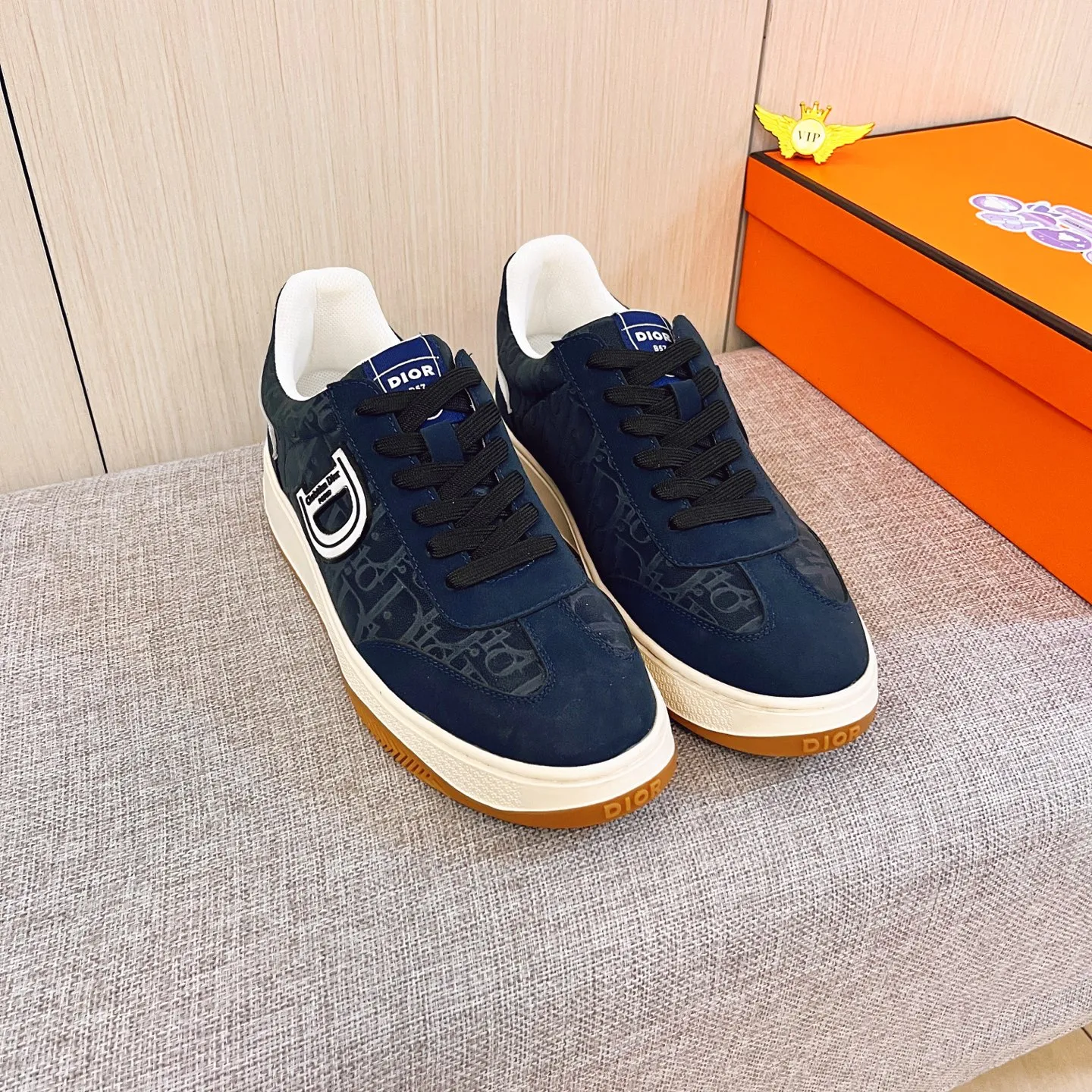 🚘🚘Factory batch 400💰[Dior]🔥Men's high-end brand of shoes official website 1:1 latest masterpiece: the upper is made of first-layer cowhide imported from Italy with a comfortable and breathable lining➕original non-slip and wear-resistant outsole🔥, making walking more convenient and comfortable! An exclusive new model, a stunning work, a beautiful 1:1 replica [color] compared to the official quality! Create a fashionable personality to set off your uniqueness! A must-have for trendy men! Classic🔥Size: 38-44 Color: 🔥Multiple colors available🔥.